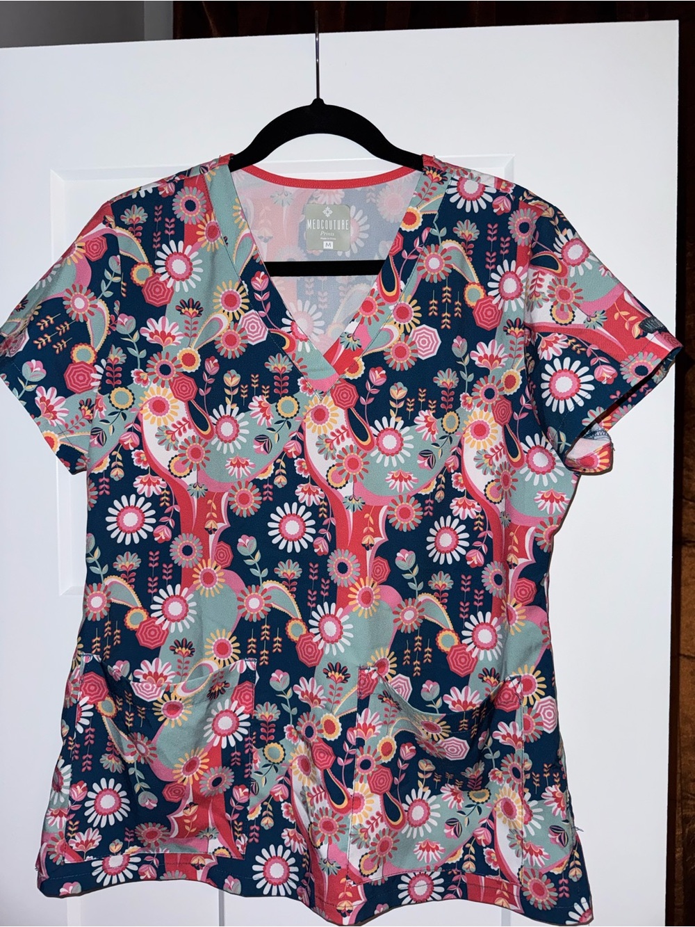 Scrub top medium